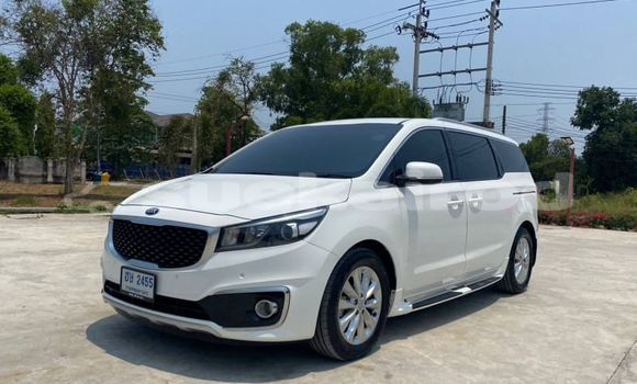 Buy Used Kia Carnival White Car in Bangkok in Bangkok