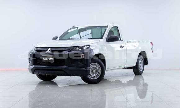 ซื้อ รถมือสอง Mitsubishi Triton ขาว รถยนต์ ใน %{เมือง} ใน กรุงเทพมหานคร