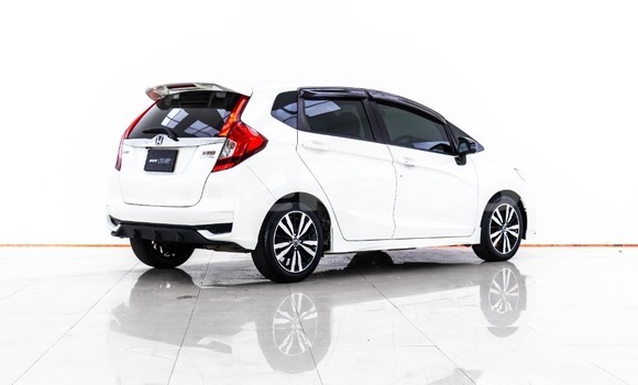Buy Used Honda Jazz White Car in Bangkok in Bangkok Buy Used Honda Jazz White Car in Bangkok in Bangkok
