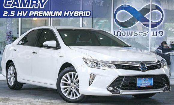 ซื้อ รถมือสอง Toyota Camry ขาว รถยนต์ ใน %{เมือง} ใน กรุงเทพมหานคร
