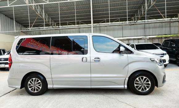 Buy Used Hyundai H1 Other Car in Bangkok in Bangkok Buy Used Hyundai H1 Other Car in Bangkok in Bangkok