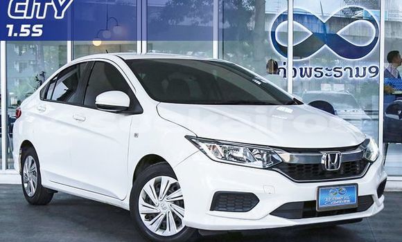 ซื้อ รถมือสอง Honda City ขาว รถยนต์ ใน %{เมือง} ใน กรุงเทพมหานคร