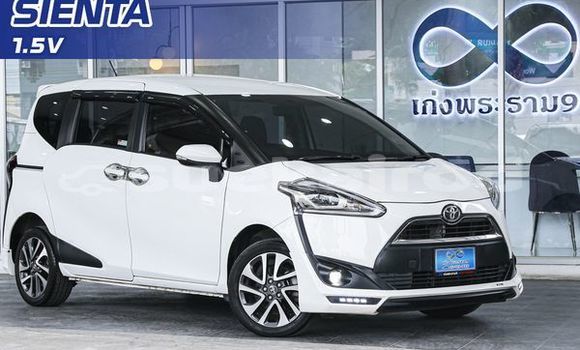Buy Used Toyota Sienta White Car in Bangkok in Bangkok
