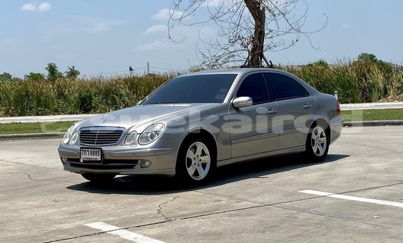 ซื้อ รถมือสอง Mercedes‒Benz E–Class อื่น ๆ รถยนต์ ใน %{เมือง} ใน กรุงเทพมหานคร