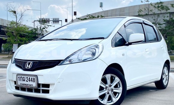 ซื้อ รถมือสอง Honda Jazz ขาว รถยนต์ ใน %{เมือง} ใน กรุงเทพมหานคร