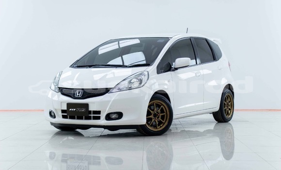Buy Used Honda Jazz White Car in Bangkok in Bangkok