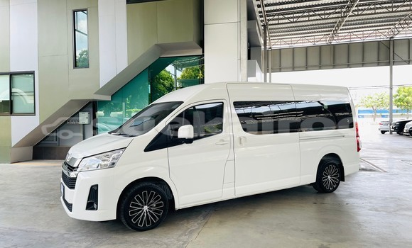 Buy Used Toyota Commuter White Car in Bangkok in Bangkok