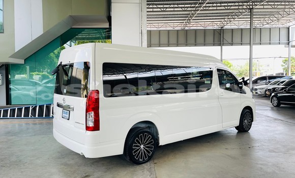 Buy Used Toyota Commuter White Car in Bangkok in Bangkok Buy Used Toyota Commuter White Car in Bangkok in Bangkok