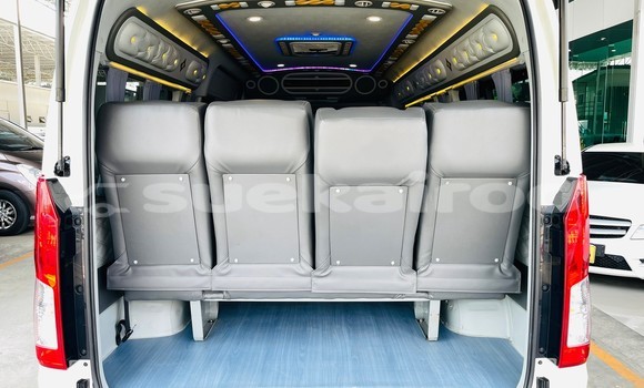 Buy Used Toyota Commuter White Car in Bangkok in Bangkok Buy Used Toyota Commuter White Car in Bangkok in Bangkok