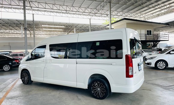 Buy Used Toyota Commuter White Car in Bangkok in Bangkok Buy Used Toyota Commuter White Car in Bangkok in Bangkok