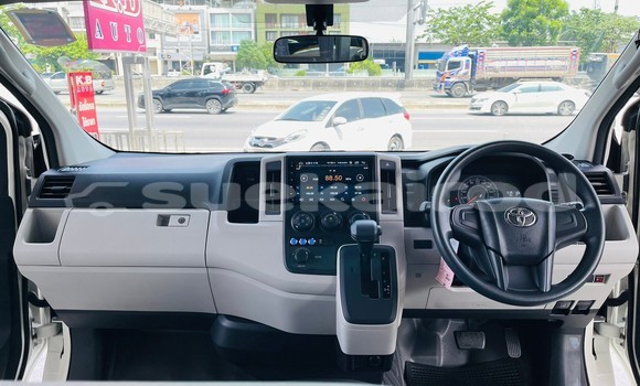 Buy Used Toyota Commuter White Car in Bangkok in Bangkok Buy Used Toyota Commuter White Car in Bangkok in Bangkok