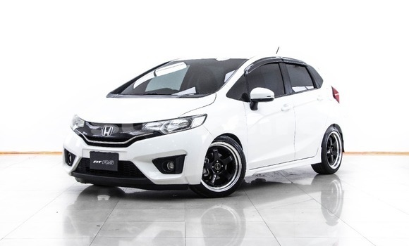 Buy Used Honda Jazz White Car in Bangkok in Bangkok