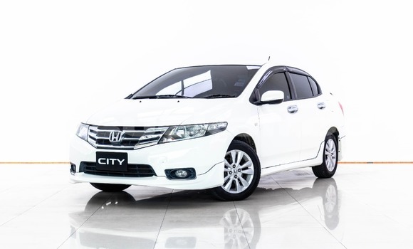 ซื้อ รถมือสอง Honda City ขาว รถยนต์ ใน %{เมือง} ใน กรุงเทพมหานคร