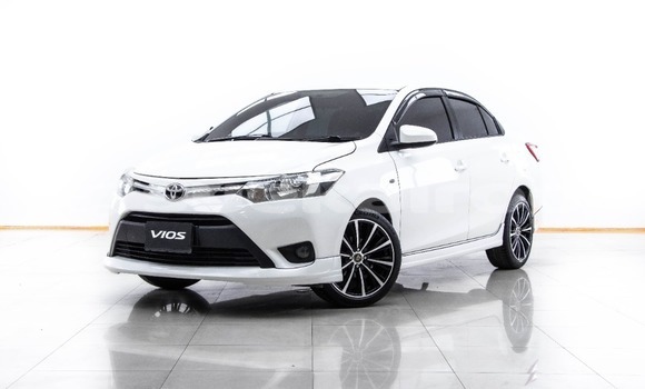 ซื้อ รถมือสอง Toyota Vios ขาว รถยนต์ ใน %{เมือง} ใน กรุงเทพมหานคร