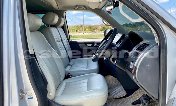 Buy Used Volkswagen Caravelle Silver Car in Bangkok in Bangkok Buy Used Volkswagen Caravelle Silver Car in Bangkok in Bangkok