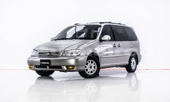 ซื้อ รถมือสอง Kia Carnival สีน้ำตาล รถยนต์ ใน %{เมือง} ใน กรุงเทพมหานคร