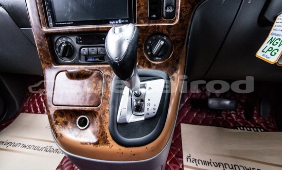 Buy Used Kia Carnival Brown Car in Bangkok in Bangkok Buy Used Kia Carnival Brown Car in Bangkok in Bangkok