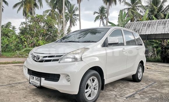 ซื้อ รถมือสอง Toyota Avanza ขาว รถยนต์ ใน %{เมือง} ใน ภูเก็ต