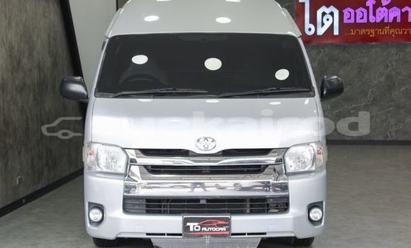 ซื้อ รถมือสอง Toyota Commuter เงิน รถยนต์ ใน %{เมือง} ใน กรุงเทพมหานคร