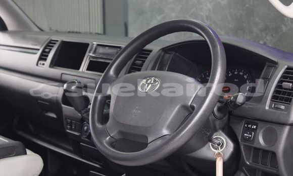 Buy Used Toyota Commuter Silver Car in Bangkok in Bangkok Buy Used Toyota Commuter Silver Car in Bangkok in Bangkok