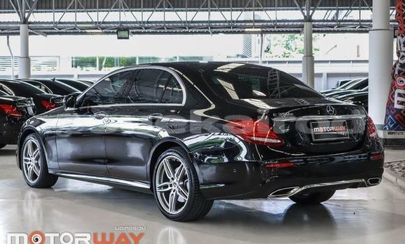ซื้อ รถมือสอง Mercedes-Benz E-Classe สีดำ รถยนต์ ใน %{เมือง} ใน กรุงเทพมหานคร ซื้อ รถมือสอง Mercedes-Benz E-Classe สีดำ รถยนต์ ใน %{เมือง} ใน กรุงเทพมหานคร
