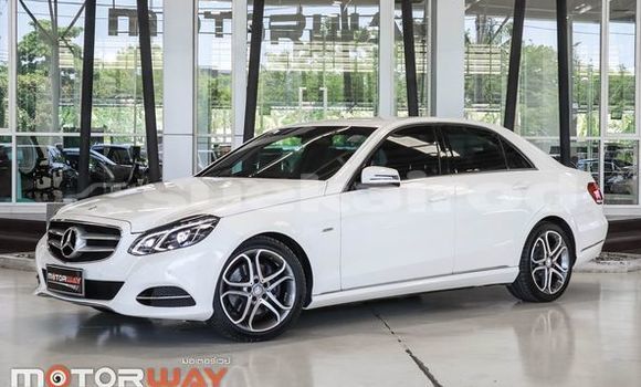 Buy Used Mercedes-Benz E-Classe White Car in Bangkok in Bangkok