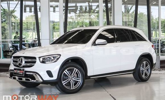 ซื้อ รถมือสอง Mercedes-Benz GLC ขาว รถยนต์ ใน %{เมือง} ใน กรุงเทพมหานคร