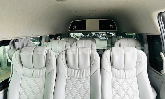 Buy Used Toyota Commuter Silver Car in Bangkok in Bangkok Buy Used Toyota Commuter Silver Car in Bangkok in Bangkok