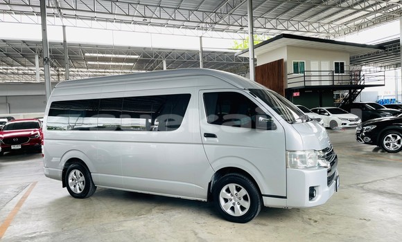 Buy Used Toyota Commuter Silver Car in Bangkok in Bangkok Buy Used Toyota Commuter Silver Car in Bangkok in Bangkok