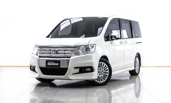 Buy Used Honda Stepwgn White Car in Bangkok in Bangkok