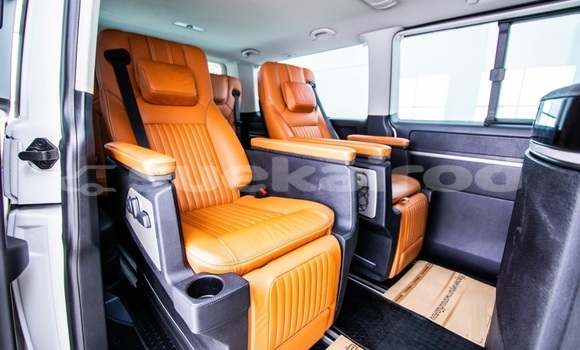 Buy Used Volkswagen Caravelle White Car in Bangkok in Bangkok Buy Used Volkswagen Caravelle White Car in Bangkok in Bangkok