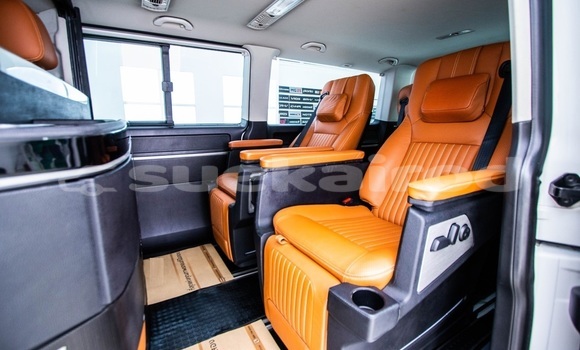 Buy Used Volkswagen Caravelle White Car in Bangkok in Bangkok Buy Used Volkswagen Caravelle White Car in Bangkok in Bangkok
