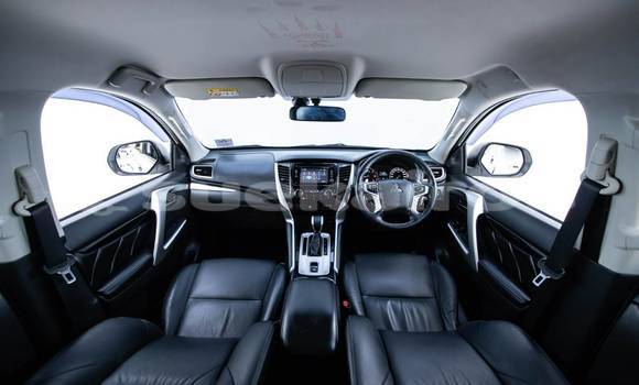 ซื้อ รถมือสอง Mitsubishi Pajero Sport ขาว รถยนต์ ใน %{เมือง} ใน กรุงเทพมหานคร ซื้อ รถมือสอง Mitsubishi Pajero Sport ขาว รถยนต์ ใน %{เมือง} ใน กรุงเทพมหานคร