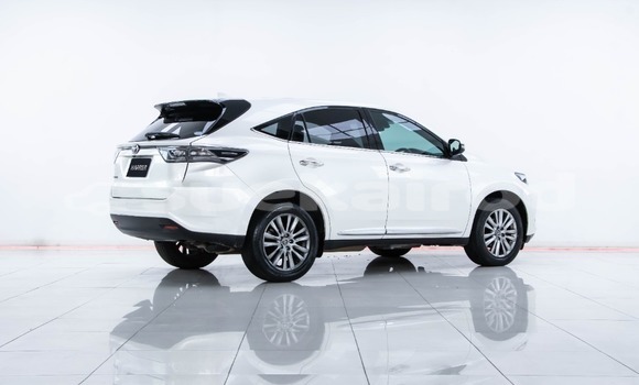Buy Used Toyota Harrier White Car in Bangkok in Bangkok Buy Used Toyota Harrier White Car in Bangkok in Bangkok