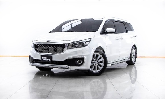 Buy Used Kia Carnival White Car in Bangkok in Bangkok