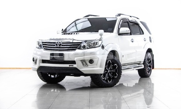 Buy Used Toyota Fortuner White Car in Bangkok in Bangkok