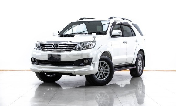 Buy Used Toyota Fortuner White Car in Bangkok in Bangkok