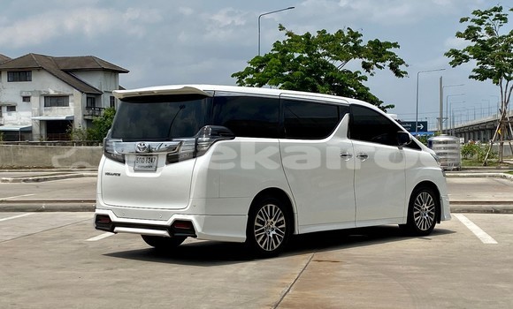 Buy Used Toyota Vellfire White Car in Bangkok in Bangkok Buy Used Toyota Vellfire White Car in Bangkok in Bangkok