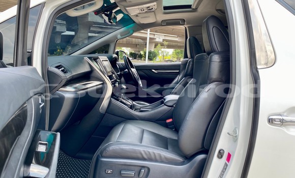 Buy Used Toyota Vellfire White Car in Bangkok in Bangkok Buy Used Toyota Vellfire White Car in Bangkok in Bangkok