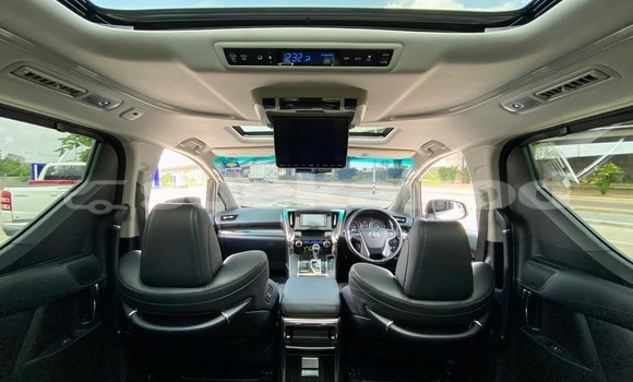 Buy Used Toyota Vellfire White Car in Bangkok in Bangkok Buy Used Toyota Vellfire White Car in Bangkok in Bangkok