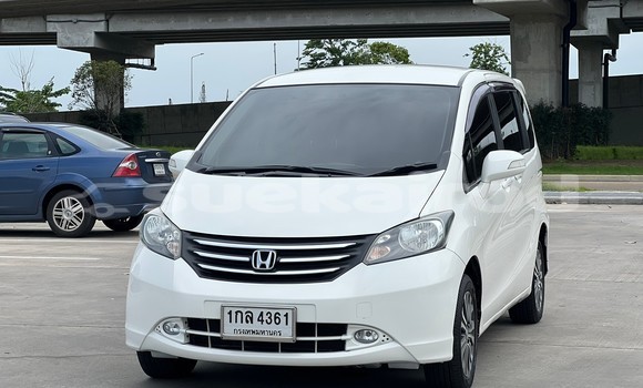 ซื้อ รถมือสอง Honda Freed ขาว รถยนต์ ใน %{เมือง} ใน กรุงเทพมหานคร