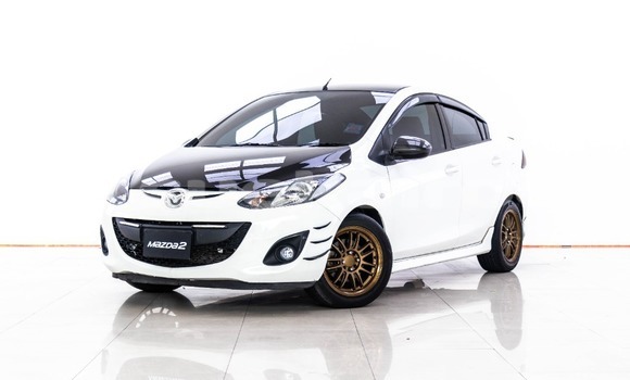 ซื้อ รถมือสอง Mazda 2 ขาว รถยนต์ ใน %{เมือง} ใน กรุงเทพมหานคร