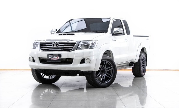 ซื้อ รถมือสอง Toyota Hiluxe Revo ขาว รถยนต์ ใน %{เมือง} ใน กรุงเทพมหานคร