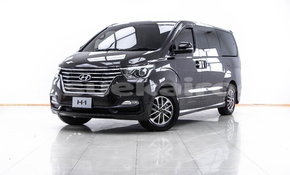 Buy Used Hyundai H1 Brown Car in Bangkok in Bangkok Buy Used Hyundai H1 Brown Car in Bangkok in Bangkok