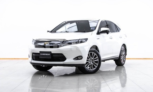 ซื้อ รถมือสอง Toyota Harrier ขาว รถยนต์ ใน %{เมือง} ใน กรุงเทพมหานคร