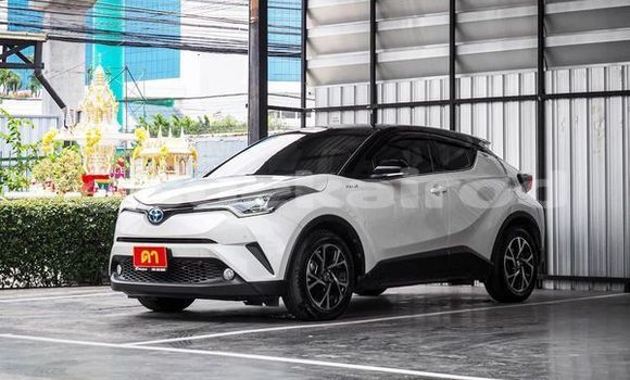 Buy Used Toyota C-HR White Car in Bangkok in Bangkok