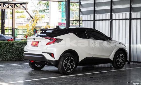 ซื้อ รถมือสอง Toyota C-HR ขาว รถยนต์ ใน %{เมือง} ใน กรุงเทพมหานคร ซื้อ รถมือสอง Toyota C-HR ขาว รถยนต์ ใน %{เมือง} ใน กรุงเทพมหานคร