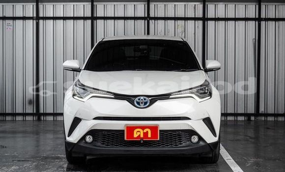 Buy Used Toyota C-HR White Car in Bangkok in Bangkok Buy Used Toyota C-HR White Car in Bangkok in Bangkok