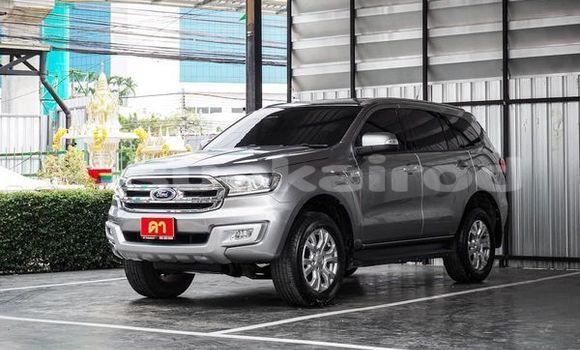ซื้อ รถมือสอง Ford Everest เงิน รถยนต์ ใน %{เมือง} ใน กรุงเทพมหานคร