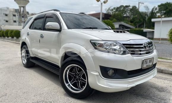 Buy Used Toyota Fortuner White Car in Phra Nakhon Si Ayutthaya in Phra Nakhon Si Ayutthaya
